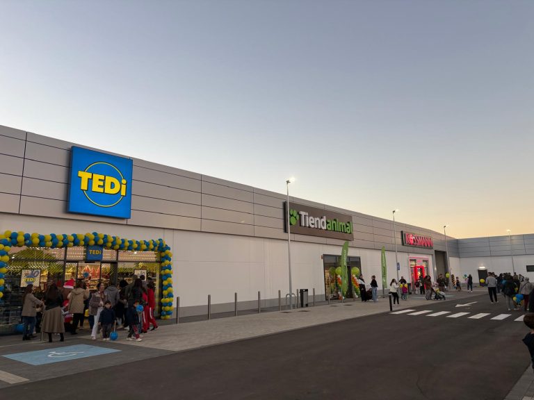 Grupo Cuman asiste a la inauguración del Parque Comercial Taralpe en Alhaurín de la Torre.