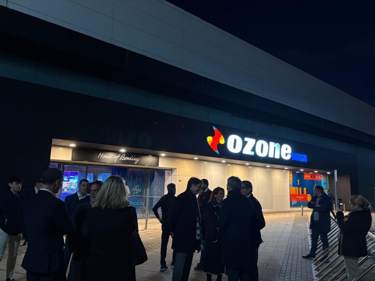 Grupo Cuman asiste a la inauguración de Mega Ozone Bowling Sevilla